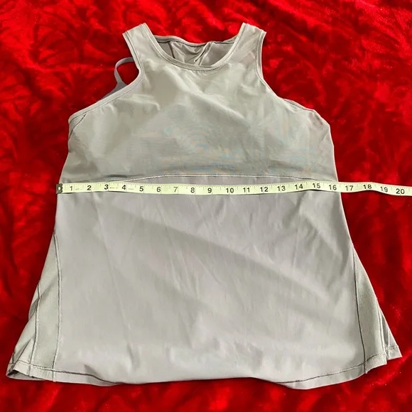 Lululemon Sexy Flattering SZ 10 Tank Built in Bra Measurements N Pics PERFECT 🍋 - Picture 1 of 9